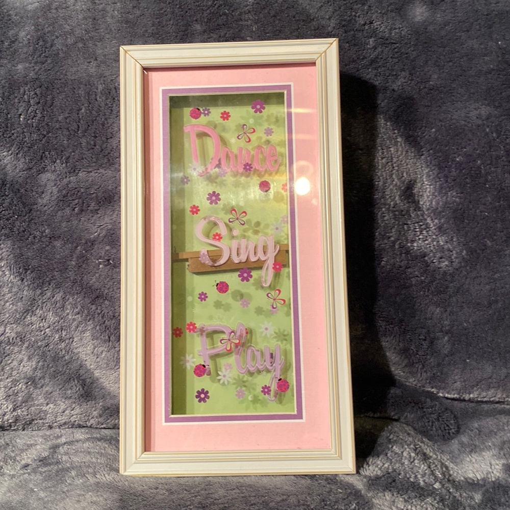 Dance Sing Play Picture 3-D Picture